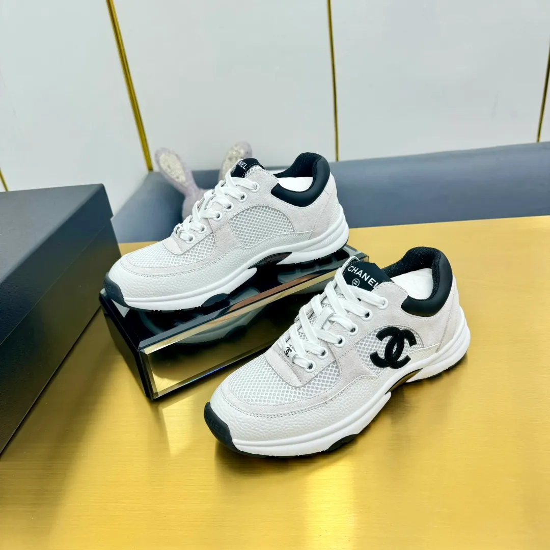 👟👟Ex-factory price 560👟👟～Original calfskin panda shoes Chanel 24C Latest hot style Panda Black and White Sports shoes Casual sneakers Xiaoxiang Hot item Classic black and white Panda color Coco girls must pay. Fabric: Original customized cowhide. Lining: Original imported breathable mesh lining. Outsole: Original molded rubber + TPU combination. Size: Women's 35-40